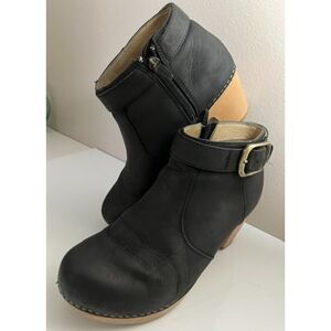 Dansko black nubuck leather Autumn Bootie. Size EU36.